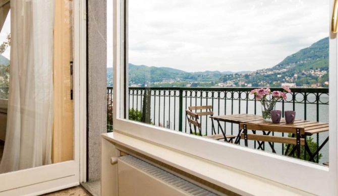 ALTIDO Apt with Amazing view on Lake Como and Parking