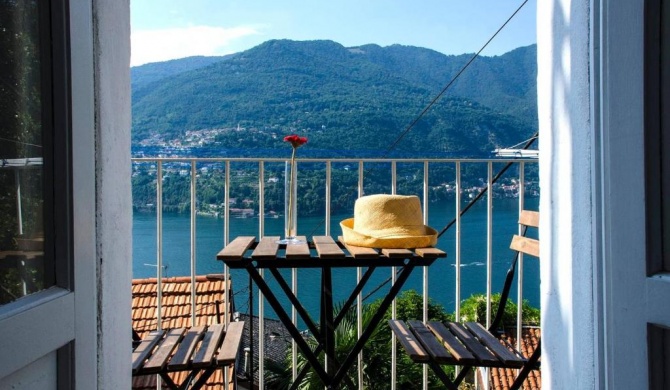 ALTIDO Cosy Apt for 4 with Balcony and View of Lake Como