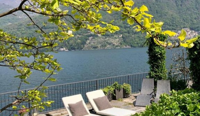 Villa Donati with access to the lake