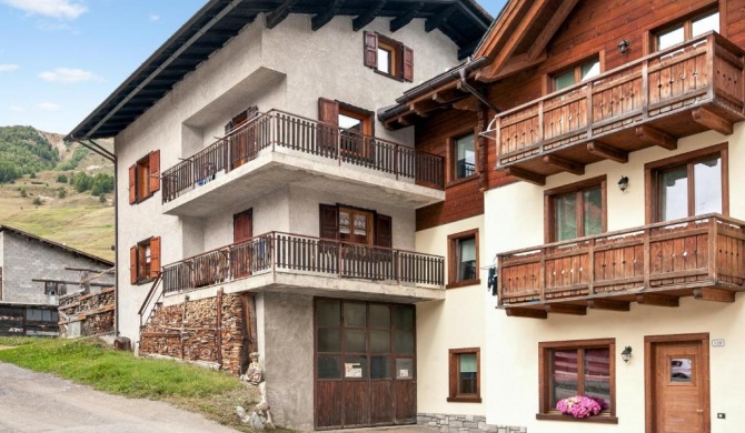 4 bedrooms appartement at Livigno 50 m away from the slopes with balcony and wifi