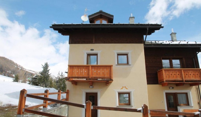 Comfortable Holiday Home in Livigno near Ski Lift