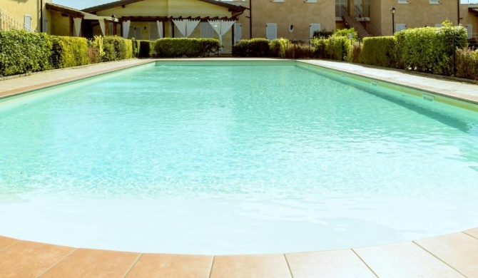 Attractive Holiday Home in Manerba del Garda With Pool