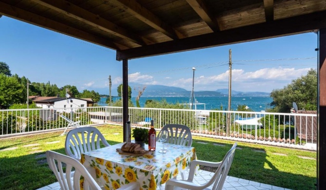 Apartment on Lake Garda in Manerba with Pool