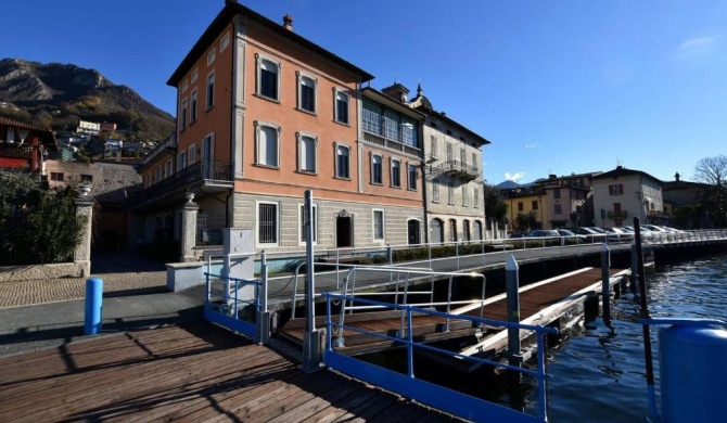 Residenza di Prestigio In Riva al Lago Marone Primo Piano