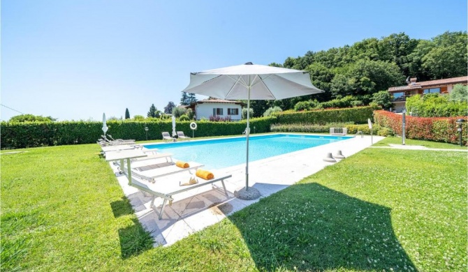 Awesome home in Padenghe sul Garda w/ Outdoor swimming pool and 3 Bedrooms
