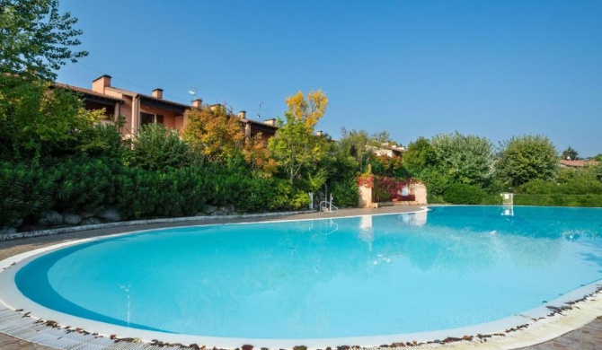 Beautiful Apartment with Scenery near lake Garda
