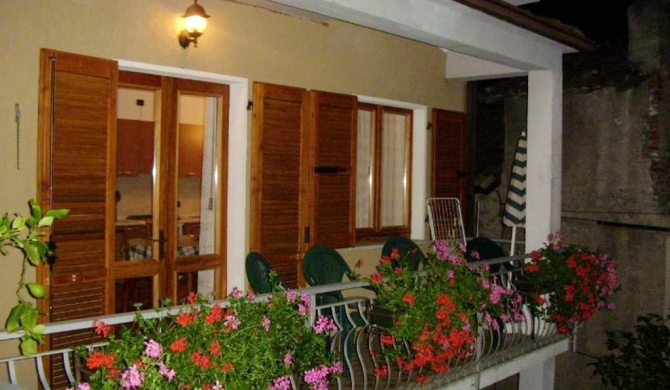 2 bedrooms appartement with furnished balcony and wifi at Prabione 8 km away from the beach
