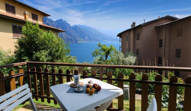 Discesa a Lago with terrace and garden on lake Iseo